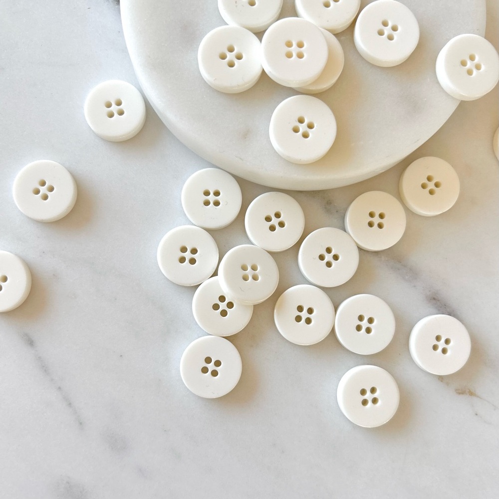 Bulk Botani Buttons_Winter White_28 Ligne